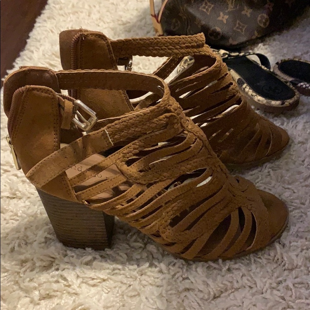 Indigo Rd. Brown Wedges